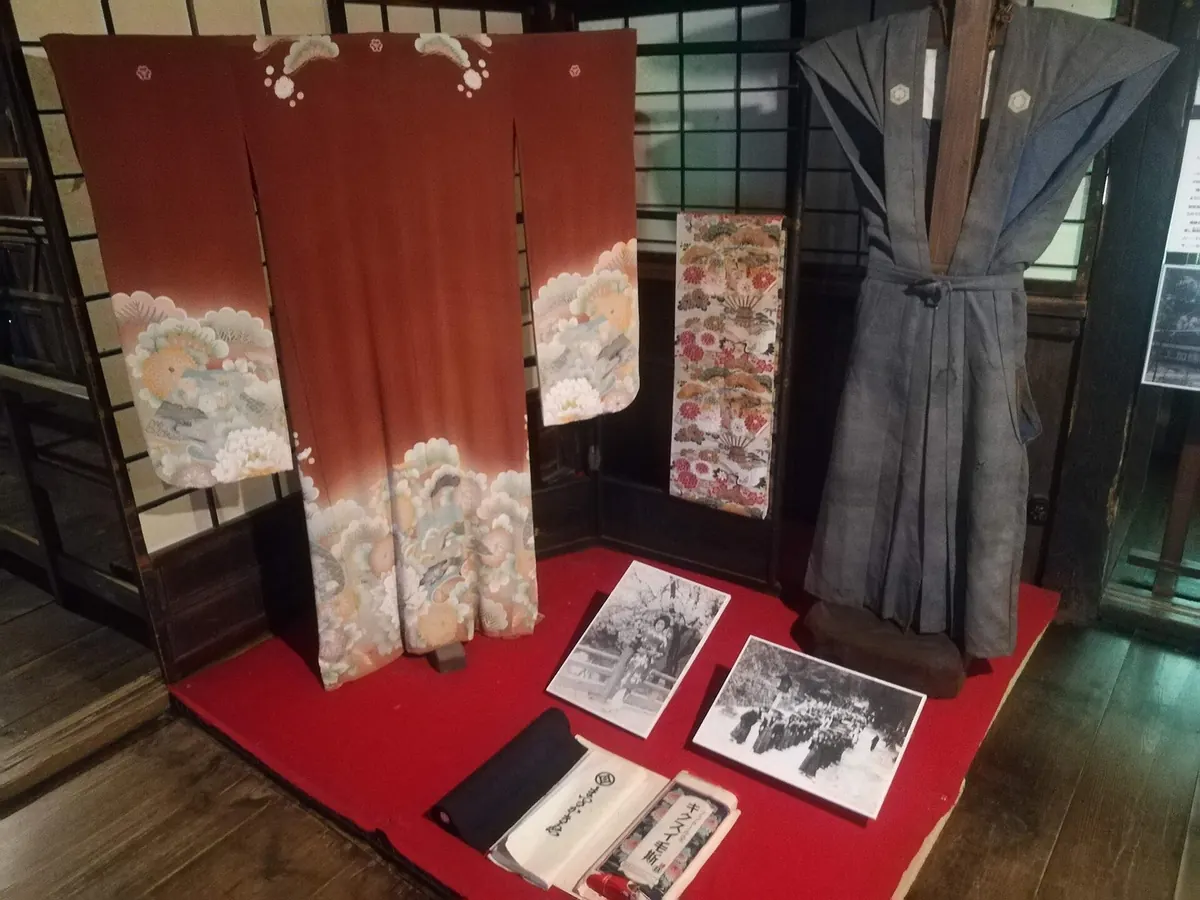 博物館に展示された着物